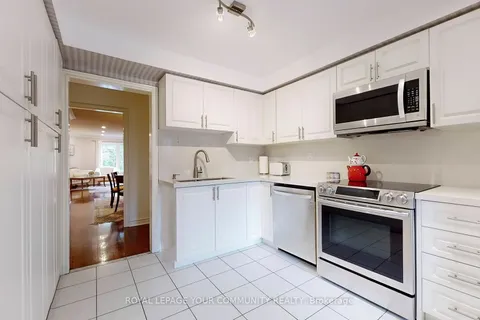 14 Royal Manor Cres, Richmond Hill, ON L4B 3N5