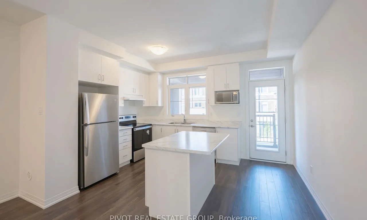 Att/Row/Twnhouse kitchen at 81 Carneros Way Markham