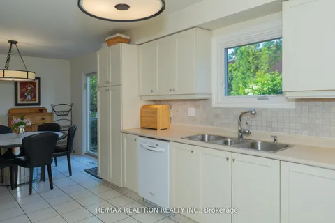 77 Bevshire Circ, Vaughan, ON L4J 5C6