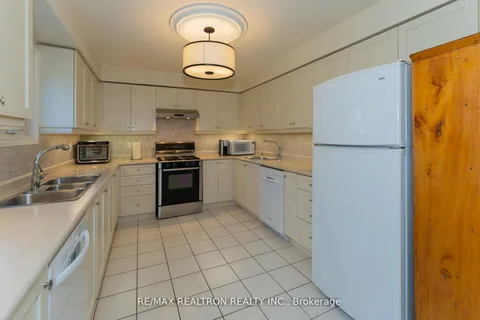 77 Bevshire Circ, Vaughan, ON L4J 5C6