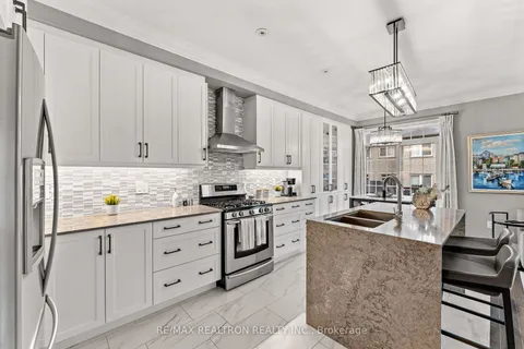 66 Walter Sinclair Crt, Richmond Hill, ON L4E 0X1