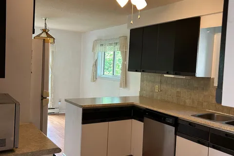 328 Andrew St, Newmarket, ON L3Y 1H3