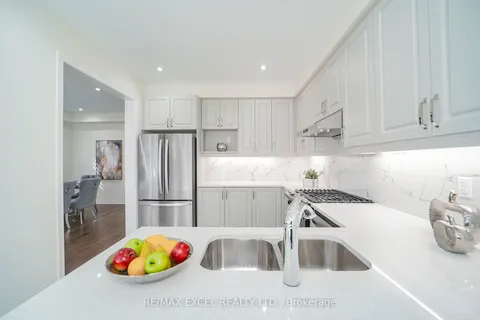 338 Silk Twist Dr St, East Gwillimbury, ON L9N 0S7