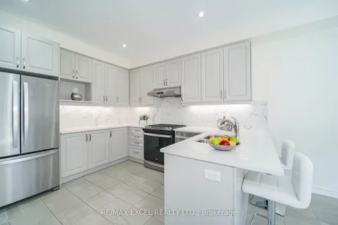 338 Silk Twist Dr St, East Gwillimbury, ON L9N 0S7