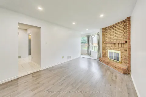 62 Esther Cres, Vaughan, ON L4J 3L4