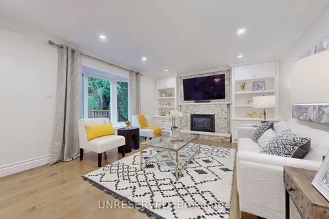 424 Kerrybrook Dr, Richmond Hill, ON L4C 3R1