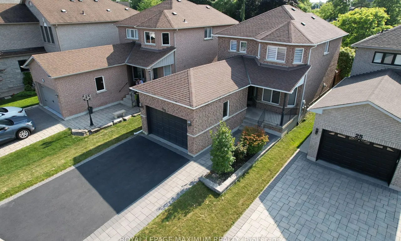 29 Royalpark Way, Vaughan, ON L4H 1J5
