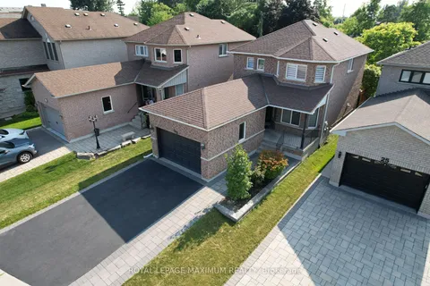 29 Royalpark Way, Vaughan, ON L4H 1J5