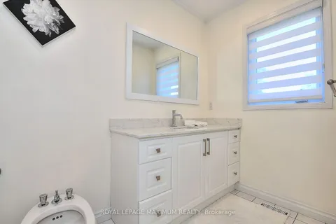 29 Royalpark Way, Vaughan, ON L4H 1J5