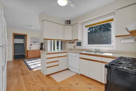 156 Cook Dr, King, ON L7B 0E8