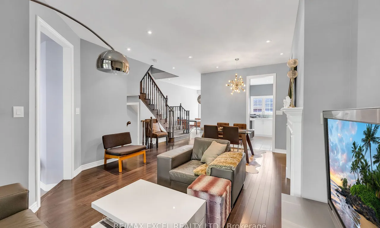 7 Dungannon Dr, Markham, ON L6C 0K1