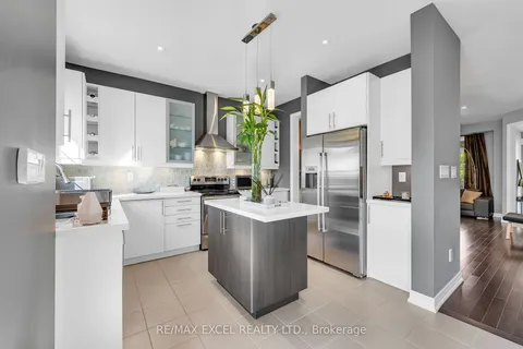 7 Dungannon Dr, Markham, ON L6C 0K1