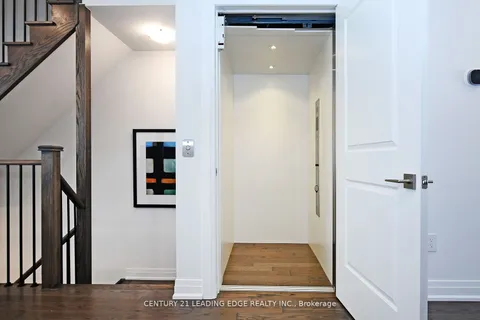 209 Vermont Ave, Newmarket, ON L3X 0M7