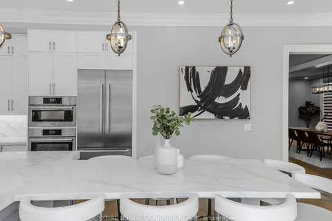 613 Clifford Perry Pl, Newmarket, ON L3Y 4V9