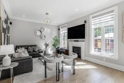 613 Clifford Perry Pl, Newmarket, ON L3Y 4V9