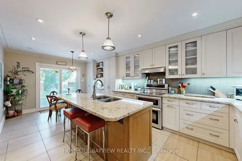 4 Lucy Dr, Richmond Hill, ON L4C 9P9