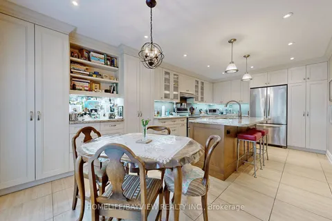 4 Lucy Dr, Richmond Hill, ON L4C 9P9