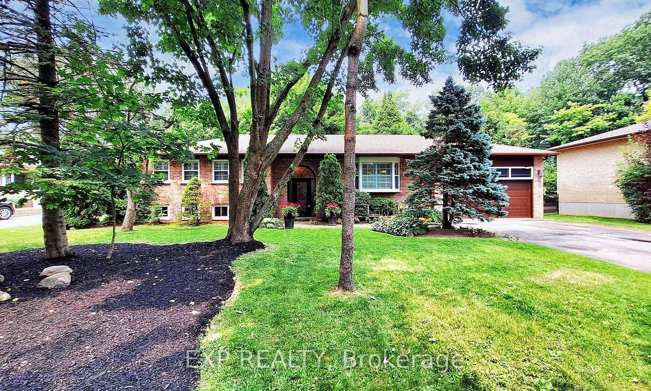 8 Amberglen Crt, East Gwillimbury, ON L9N 1J6