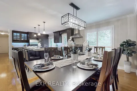 8 Amberglen Crt, East Gwillimbury, ON L9N 1J6