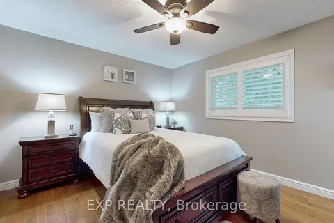8 Amberglen Crt, East Gwillimbury, ON L9N 1J6