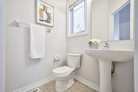 26 Memon Pl, Markham, ON L6E 0S1