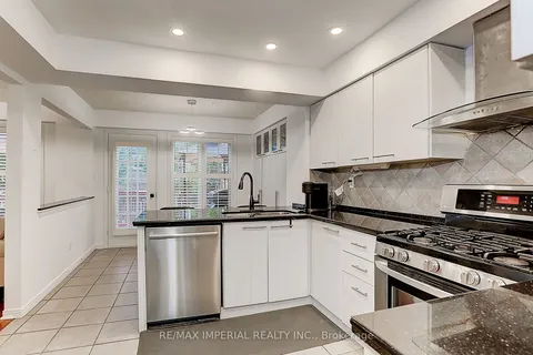 58 Jessica Gdns, Vaughan, ON L4J 3G2