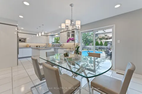 34 Bridewell Cres, Richmond Hill, ON L4C 9C2