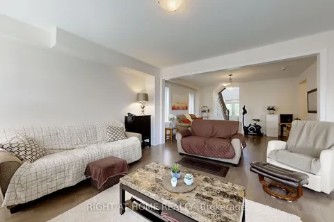 11 Robert Wilson Cres, Georgina, ON L4P 0G8
