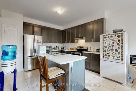 11 Robert Wilson Cres, Georgina, ON L4P 0G8