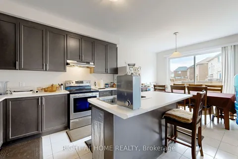 11 Robert Wilson Cres, Georgina, ON L4P 0G8