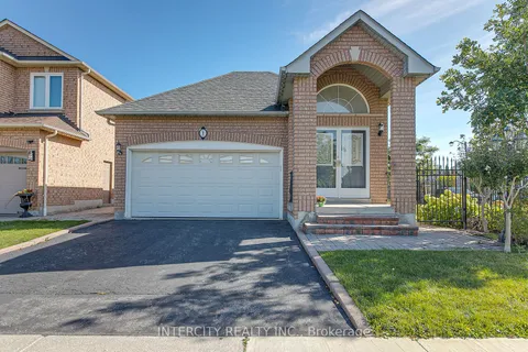 1 David Todd Ave, Vaughan, ON L4H 1P2