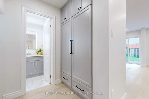 4 Teasdale Crt, Aurora, ON L4G 6C1