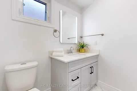 4 Teasdale Crt, Aurora, ON L4G 6C1