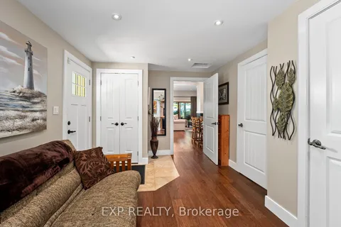 21 Pinery Lane, Georgina, ON L0E 1L0