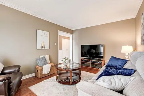 803 Exceller Circ, Newmarket, ON L3X 1P2