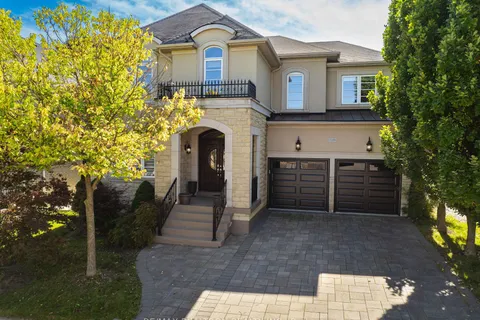 1058 Bob Scott Crt, Newmarket, ON L3X 3L7