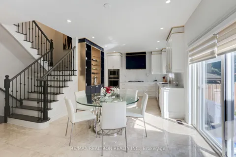 1058 Bob Scott Crt, Newmarket, ON L3X 3L7