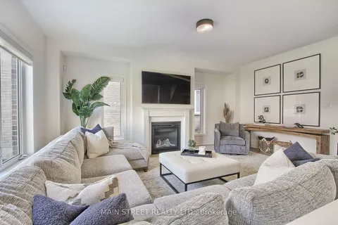 22 Kenneth Ross Bend, East Gwillimbury, ON L9N 0T7