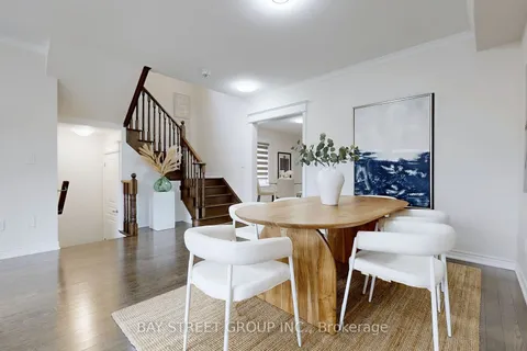 202 Paradelle Dr, Richmond Hill, ON L4E 1E7