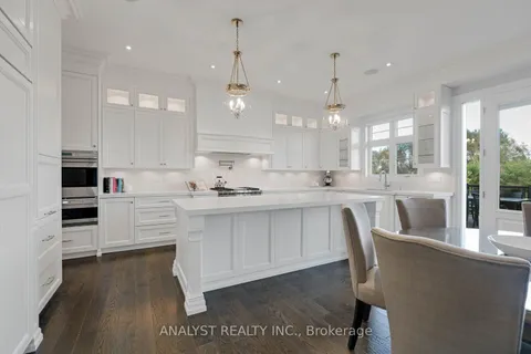 124 Robert Berry Cres, King, ON L7B 1H8