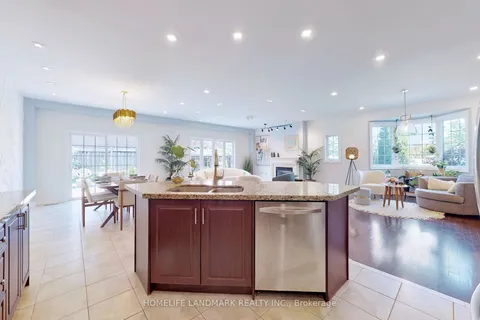 718 Peter Hall Dr, Newmarket, ON L3X 2T1