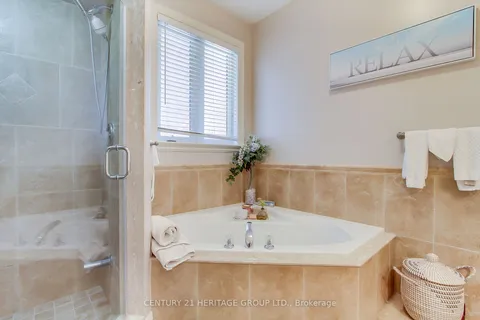 28 Taylor Crt, Bradford West Gwillimbury, ON L3Z 3J1