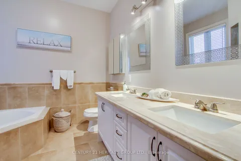 28 Taylor Crt, Bradford West Gwillimbury, ON L3Z 3J1