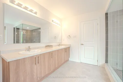 41 Wakefield Blvd, Essa, ON L3W 0L8