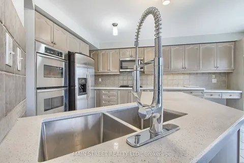 16 Hirst Ave, Georgina, ON L4P 4E6