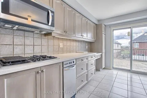 16 Hirst Ave, Georgina, ON L4P 4E6