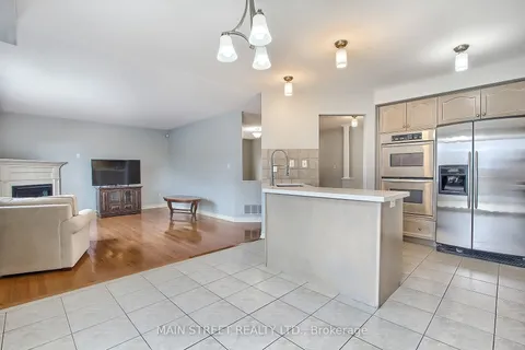 16 Hirst Ave, Georgina, ON L4P 4E6