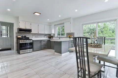 875 Srigley St, Newmarket, ON L3Y 1Y2