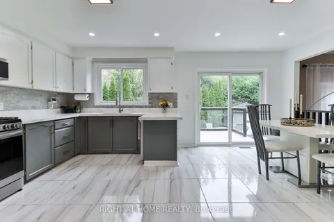 875 Srigley St, Newmarket, ON L3Y 1Y2