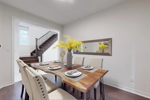 345 Chouinard Way, Aurora, ON L4G 1A6